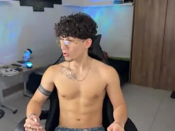 Chaturbate Live Sex Cam of kisan_smith