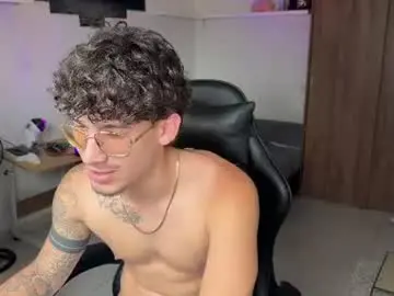 Chaturbate Live Sex Cam of kisan_smith