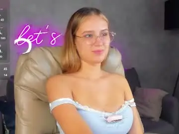 Chaturbate Live Sex Cam of shei1a_shy