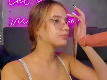 Chaturbate Live Sex Cam of shei1a_shy