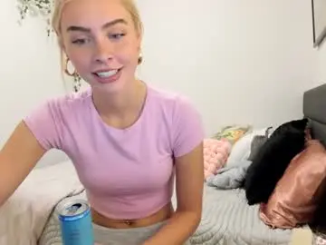 Chaturbate Live Sex Cam of ariah_is_blonde