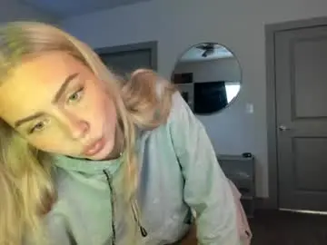 Chaturbate Sex Chat of ariah_is_blonde
