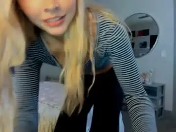 Chaturbate Free Live Porn of ariah_is_blonde