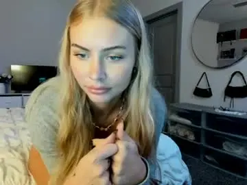 Chaturbate Free Live Porn of ariah_is_blonde