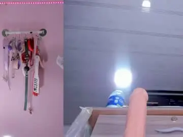 Chaturbate Adult Video Chat of emily_foxxxi