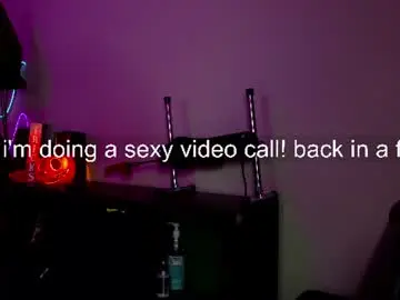 Chaturbate Live Sex Cam of oliviaowens