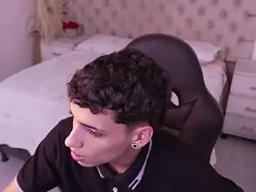 Chaturbate Live Sex Cam of jhoanleandro