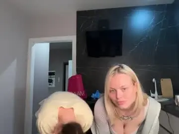 Chaturbate Live Sex Cam of roselunes