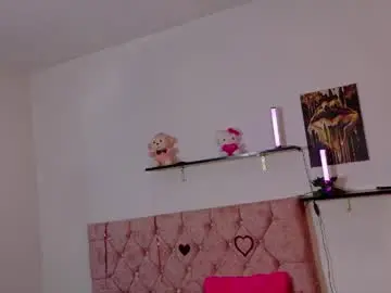 Chaturbate Live Sex Cam of velinahoney