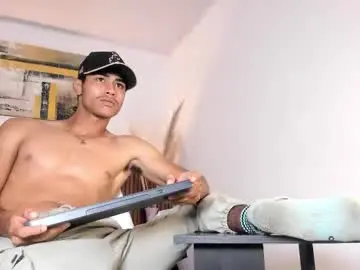 Chaturbate Watch Live Sex Cams of zander_2120