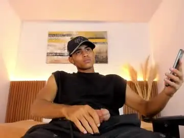 Chaturbate Best live sex cam show of zander_2120
