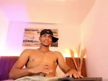 Chaturbate Watch Live Sex Cams of zander_2120