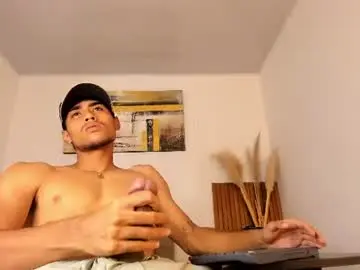 Chaturbate Best live sex cam show of zander_2120