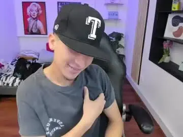 Chaturbate Live Sex of benji23_