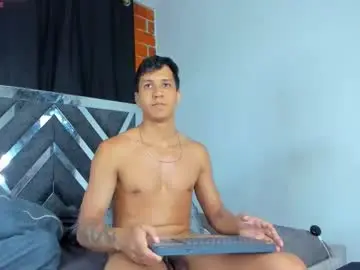 Chaturbate Live Sex Cam of robertmiller21