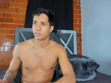 Chaturbate Live Sex Cam of robertmiller21