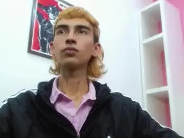 Chaturbate Free Porn Cam of ttimy_x_boy