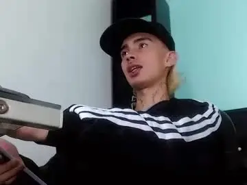 Chaturbate Live Sex Cam of ttimy_x_boy