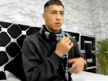 Chaturbate Live Sex Cam of mr_porn_9