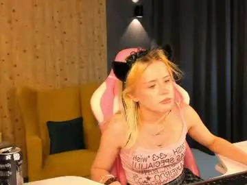 Chaturbate Live Sex Cam of kiki_peach