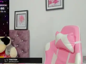 Chaturbate Live Sex Cam of ashliekitty_011