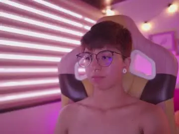 Chaturbate Sex Cam of tommy_blue1