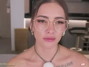 Chaturbate Best live sex cam show of daphne_cooper1