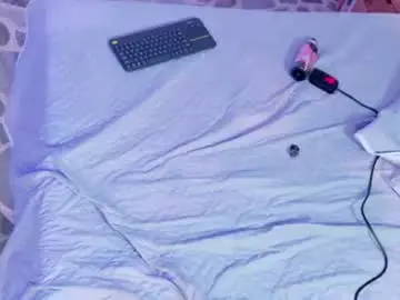 Chaturbate Free Live Porn of missjuliaa_