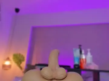 Chaturbate Live Sex Cam of miah_luv