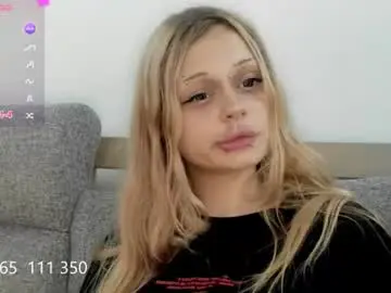 Chaturbate Nude Webcam of melonipinkbb