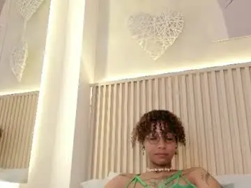 Chaturbate Live Sex Cam of daiana_curly