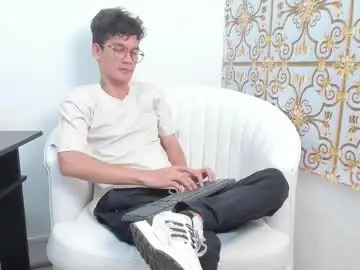 Chaturbate Watch Live Sex Cams of littlemax23