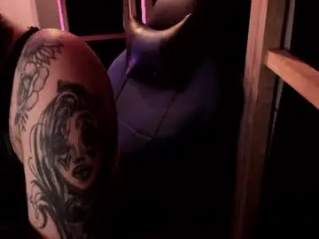 Chaturbate Live Porn of scarbadgirl_