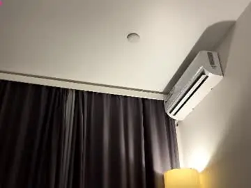 Chaturbate Live Sex Cam of lolaatatee