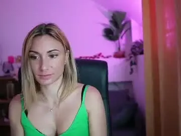 Chaturbate Live Sex Cam of cum_with_sarah