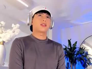 Chaturbate Sex Cam of liam_055