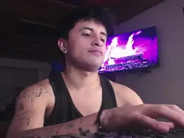 Chaturbate Live Sex Cam of boylatin_777