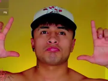 Chaturbate Live Sex Cam of boylatin_777