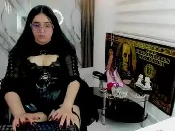 Chaturbate Adult Video Chat of queen_findom1