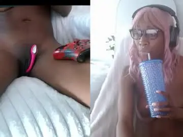 Chaturbate Live Sex Cam of alys_at_college