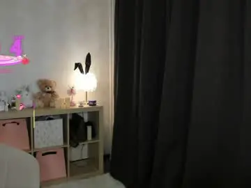 Chaturbate Live Sex Cam of living_doll