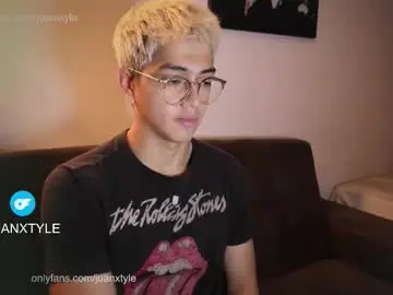 Chaturbate Live Sex Cam of juancamroom