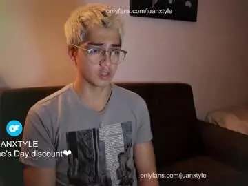 Chaturbate Live Sex Cam of juancamroom