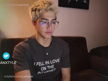 Chaturbate Live Sex Cam of juancamroom