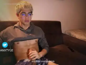 Chaturbate Live Sex Cam of juancamroom