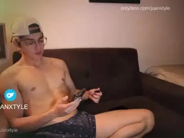 Chaturbate Live Sex Cam of juancamroom