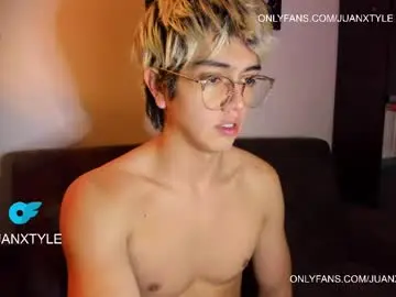 Chaturbate Live Sex Cam of juancamroom