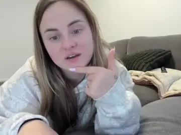 Chaturbate Live Sex Cam of tigoldbitties11
