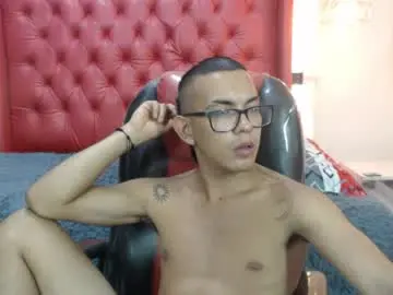 Chaturbate Live Sex Cam of maximiliano_hotdevil