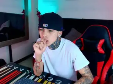 Chaturbate Live Sex of adamswalkerr_